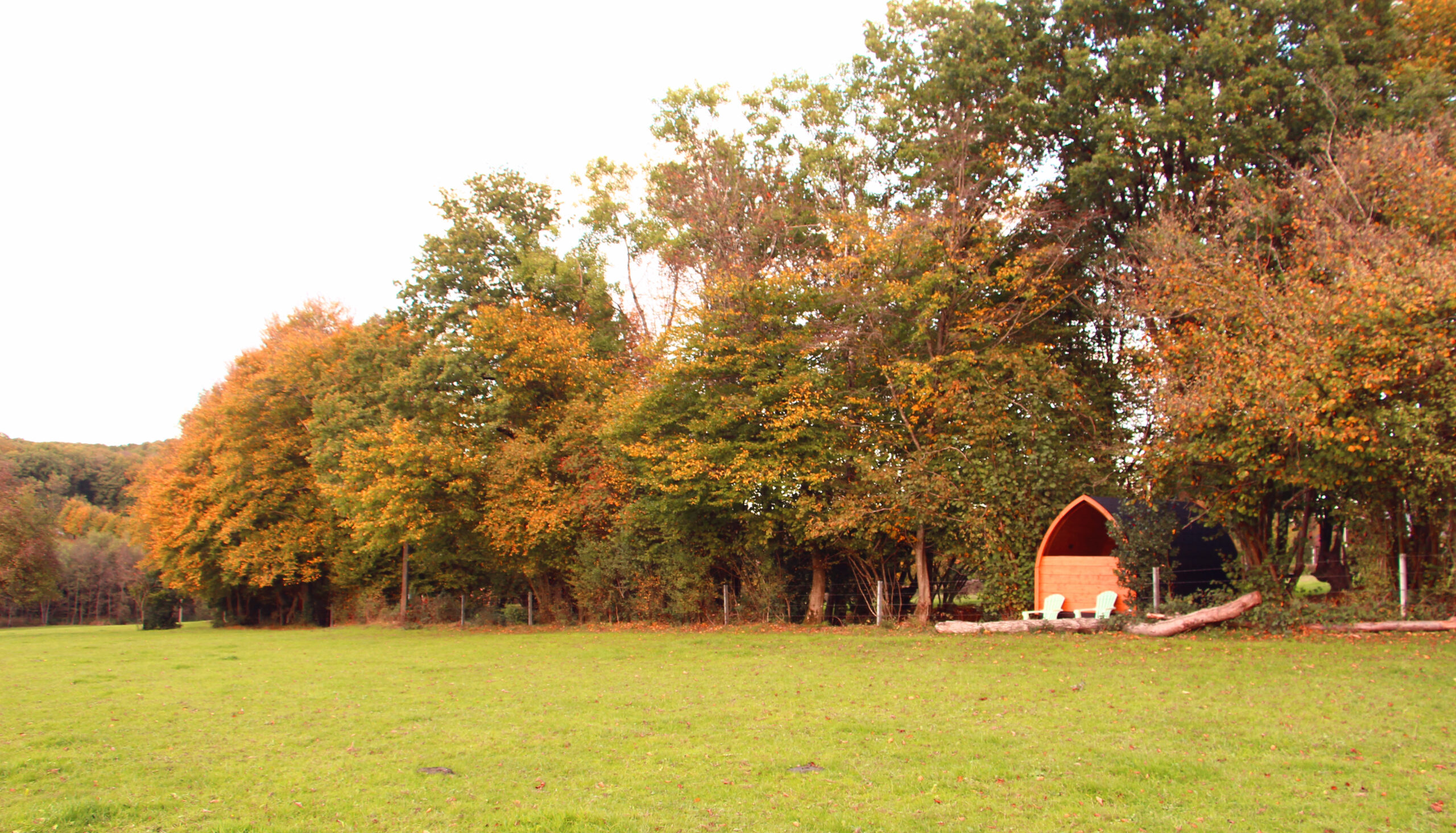 Geniet van de veranderende herfstkleuren in de Ardennen Thiérache: overnacht in een bijzondere, verwarmde accommodatie en beleef een knusse cocooning-ervaring.